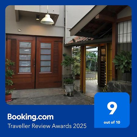 De Riau Guesthouse Bandung Exterior foto
