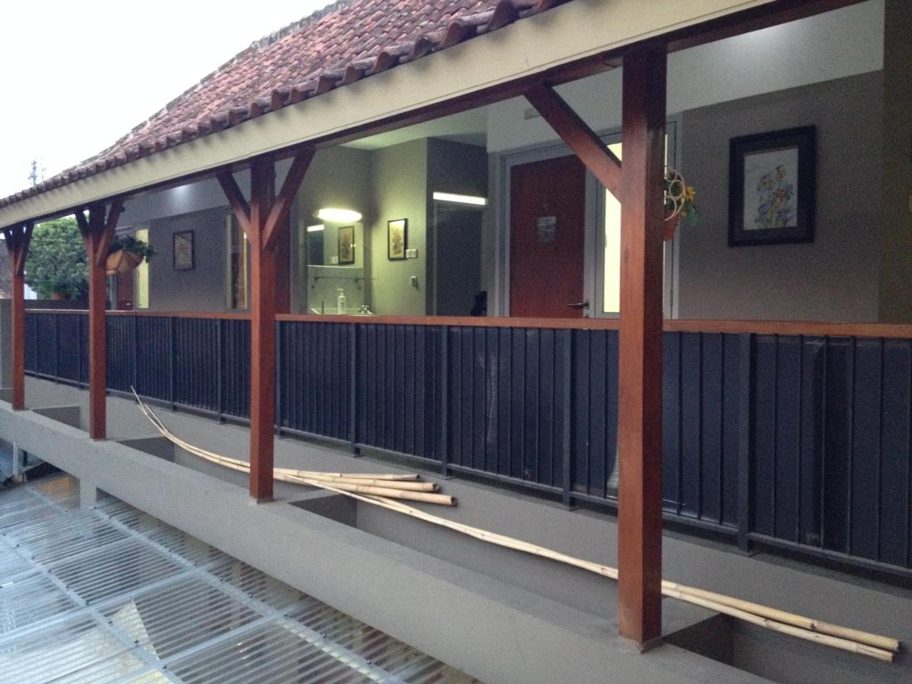De Riau Guesthouse Bandung Exterior foto