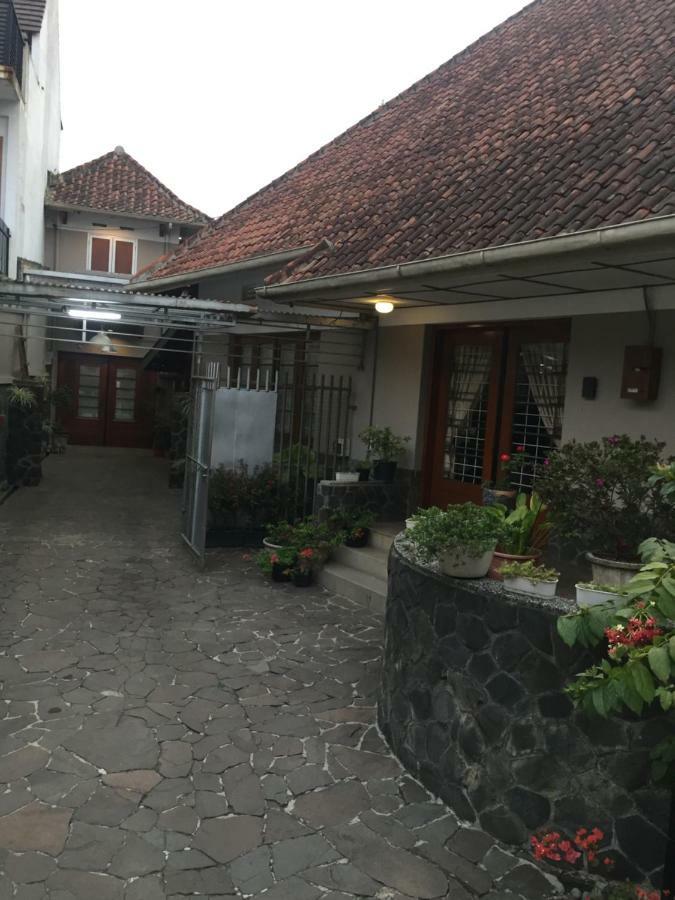De Riau Guesthouse Bandung Exterior foto